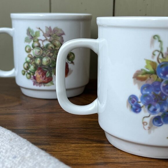 Kahla Germany 2 Porcelain Mugs Fruits Pattern Strawberry Grapes - Picture 5 of 12